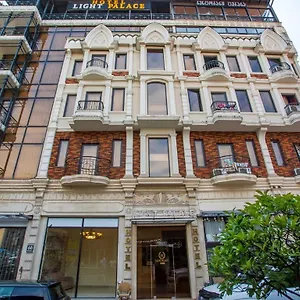 Light Palace באטומי