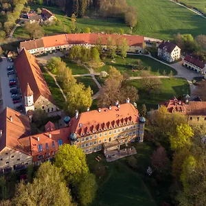 https://schlosshotel-blumenthal.com-bavaria.com